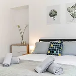 Stafford Modern Apartment