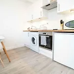Stafford Modern Apartment